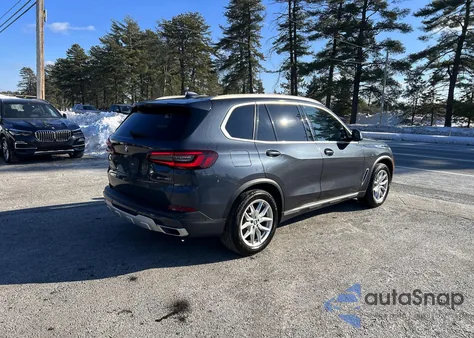2021 BMW X5 xDrive40I z USA, uszkodzony, nr VIN 5UXCR6C00M9F40954